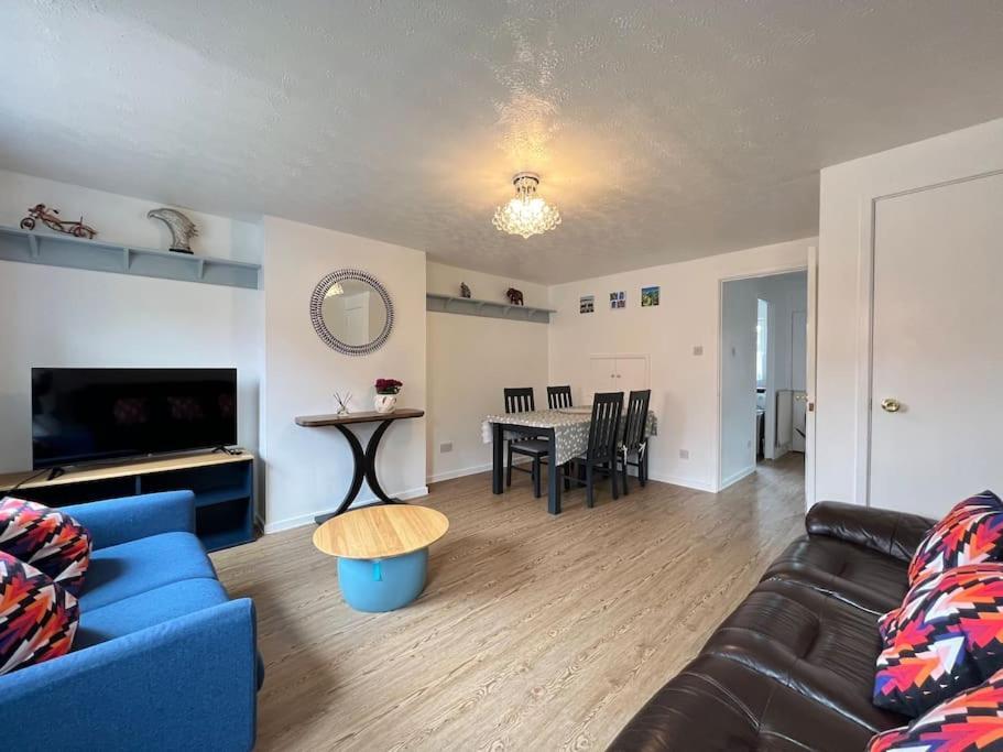 Cozy 2 Bed Townhouse Close To Walls